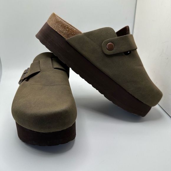 CUSHIONAIRE Women's Cork Footbed Platform Clog 6 OLIVE - Picture 6 of 7